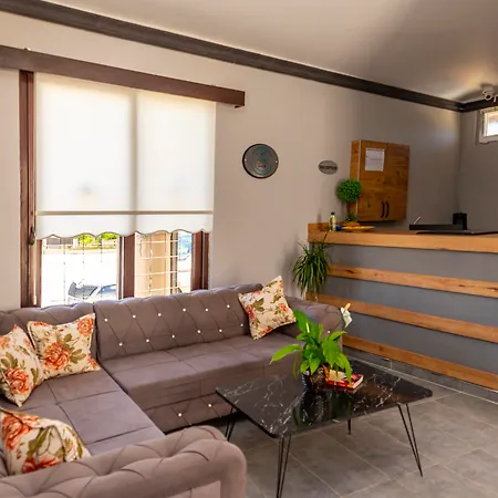 アパートホテル New Garden Aparthotelside