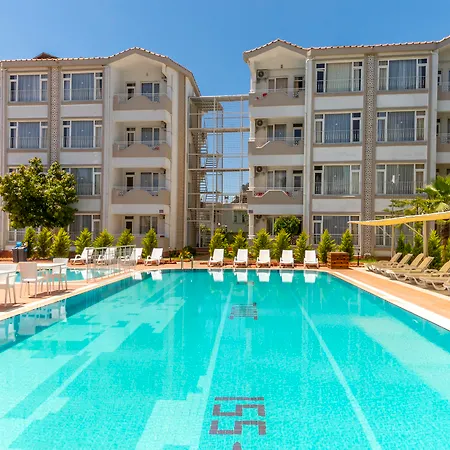 New Garden Aparthotelside シダ